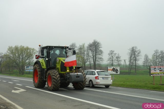 Rolnicy z powiatu ząbkowickiego wyjechali na ósemkę protestować