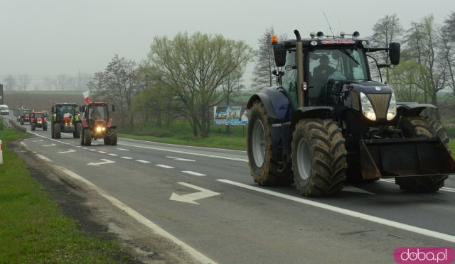 Rolnicy z powiatu ząbkowickiego wyjechali na ósemkę protestować