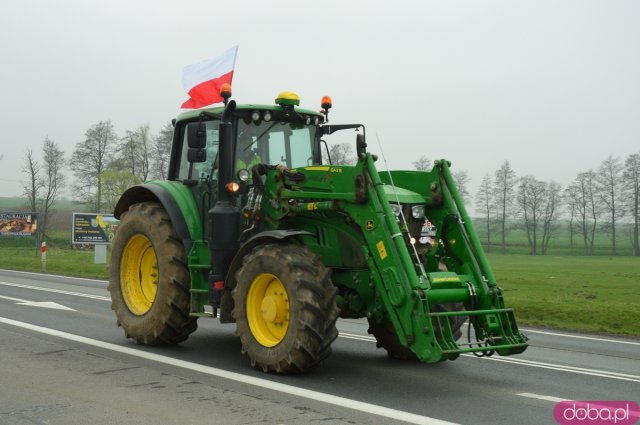 Rolnicy z powiatu ząbkowickiego wyjechali na ósemkę protestować