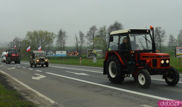 Rolnicy z powiatu ząbkowickiego wyjechali na ósemkę protestować