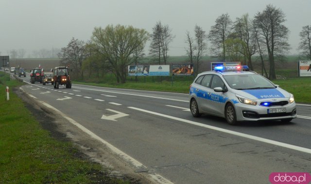 Rolnicy z powiatu ząbkowickiego wyjechali na ósemkę protestować