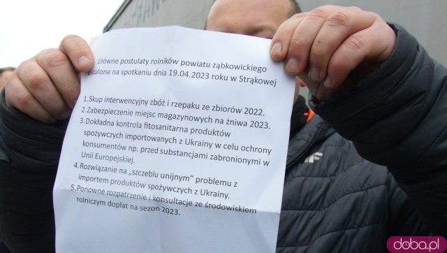 Rolnicy z powiatu ząbkowickiego wyjechali na ósemkę protestować