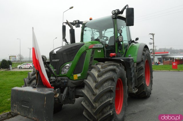 Rolnicy z powiatu ząbkowickiego wyjechali na ósemkę protestować