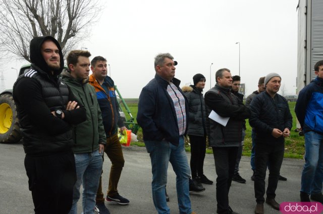 Rolnicy z powiatu ząbkowickiego wyjechali na ósemkę protestować