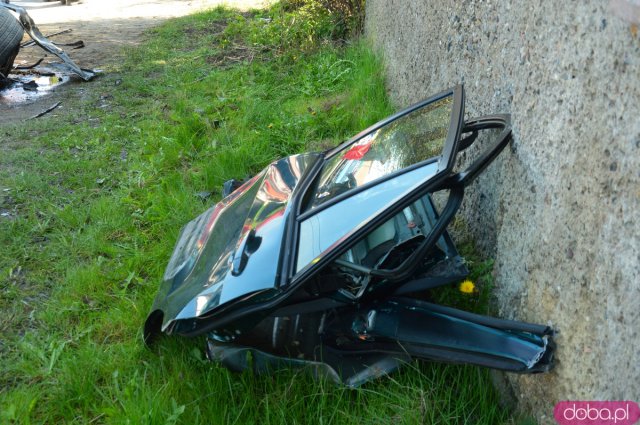 Wypadek busa i osobówki w Stoszowicach