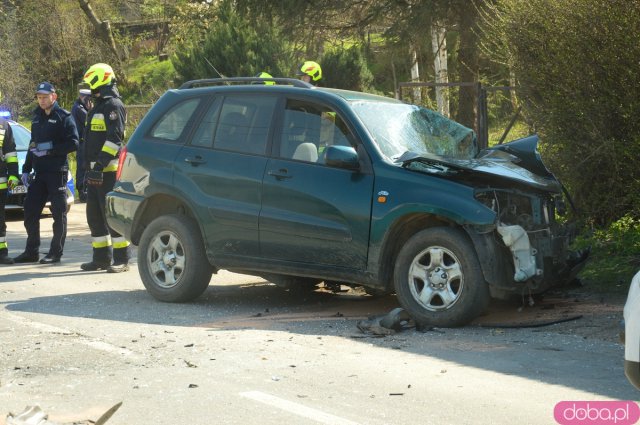 Wypadek busa i osobówki w Stoszowicach