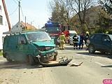 Wypadek busa i osobówki w Stoszowicach