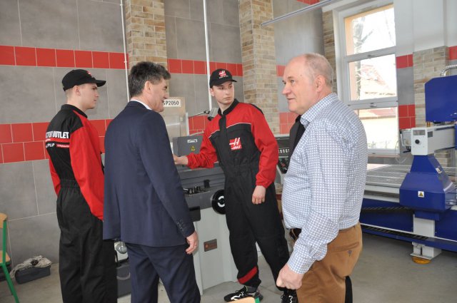Nowy sprzęt w pracowniach mechanicznych szkół zawodowych