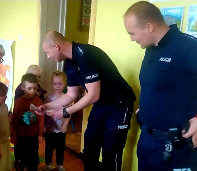 Policjanci z wizytą w ząbkowickich przedszkolach