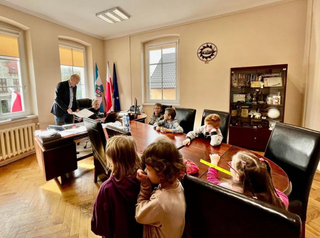 Uczniowie odwiedzili Urząd Miejski w Ziębicach