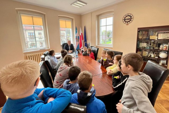 Uczniowie odwiedzili Urząd Miejski w Ziębicach