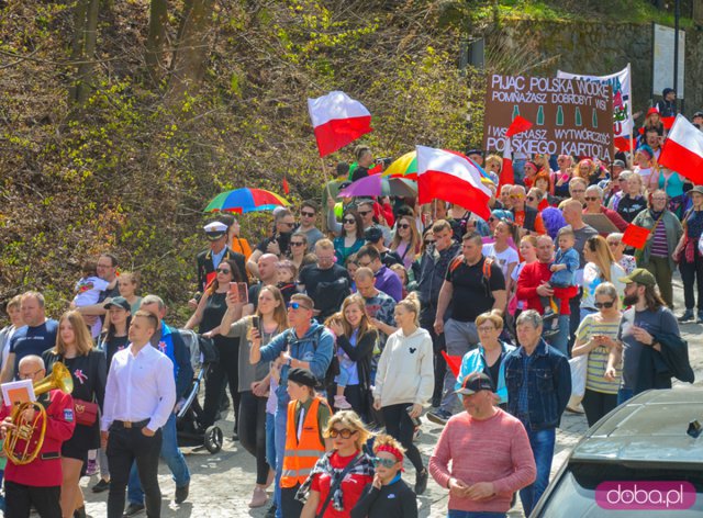 Pochód pierwszomajowy w Srebrnej Górze