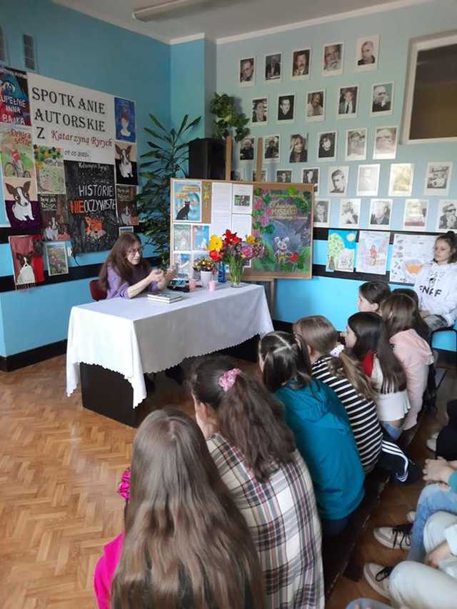 Spotkanie autorskie z pisarką Katarzyną Ryrych w ZSP nr 1 w Kamieńcu Ząbkowickim