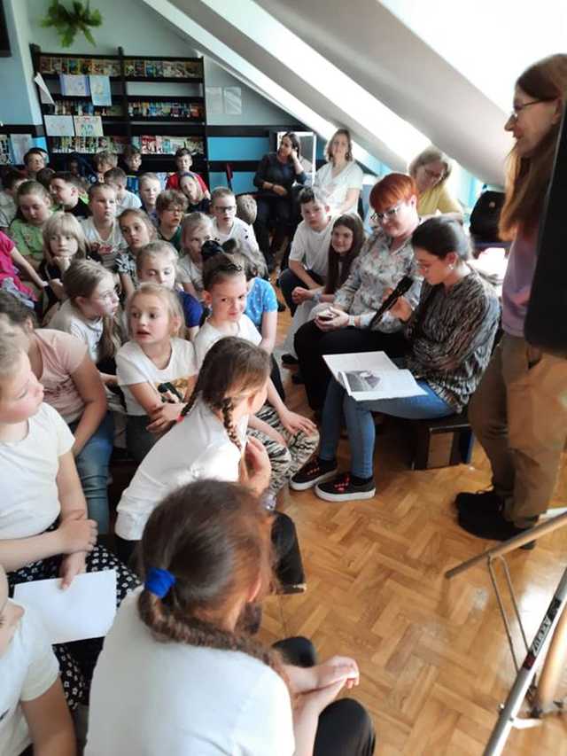 Spotkanie autorskie z pisarką Katarzyną Ryrych w ZSP nr 1 w Kamieńcu Ząbkowickim