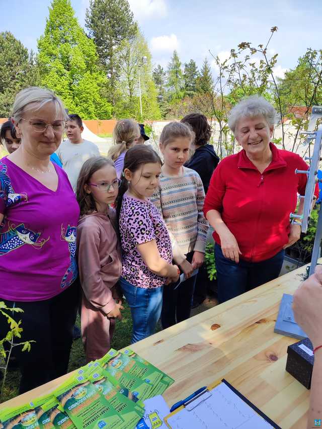 Posadzili 27 dębów na górce wojskowej 