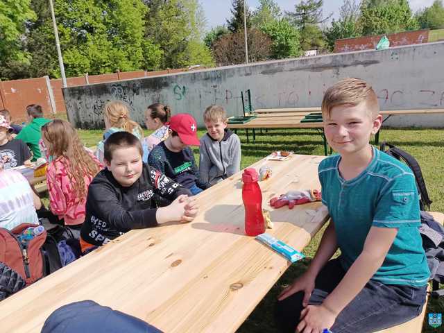 Posadzili 27 dębów na górce wojskowej 
