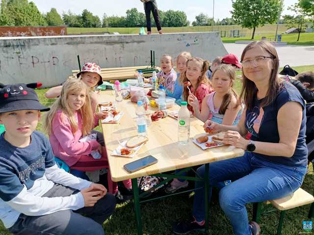 Posadzili 27 dębów na górce wojskowej 