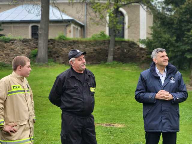 Nowy dach remizy w Sieroszowie