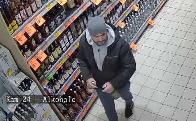 Poszukiwani sprawcy kradzieży sklepowej