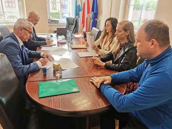 Podpisano umowę na przebudowę ulicy Kolejowej w Ziębicach