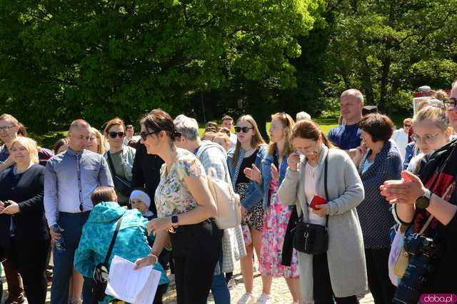 Tymek i Czarny Kot - magiczny teatr uliczny w wykonaniu kamienieckich uczniów