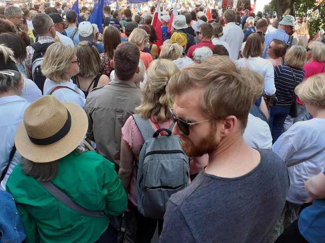 Mieszkańcy i samorządowcy na marszu w Warszawie. W powiecie też solidaryzowano się z manifestującymi 