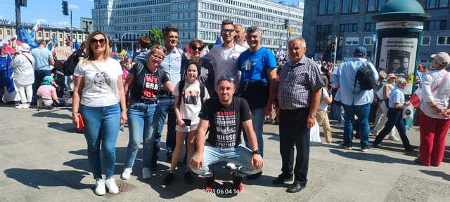 Mieszkańcy i samorządowcy na marszu w Warszawie. W powiecie też solidaryzowano się z manifestującymi 