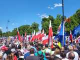 Mieszkańcy i samorządowcy na marszu w Warszawie. W powiecie też solidaryzowano się z manifestującymi 