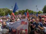Mieszkańcy i samorządowcy na marszu w Warszawie. W powiecie też solidaryzowano się z manifestującymi 