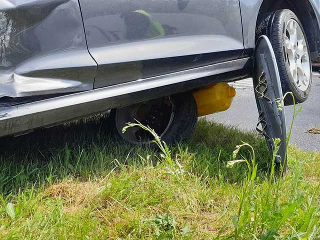 Zderzenie dwóch osobówek na skrzyżowaniu Legnickiej i ósemki