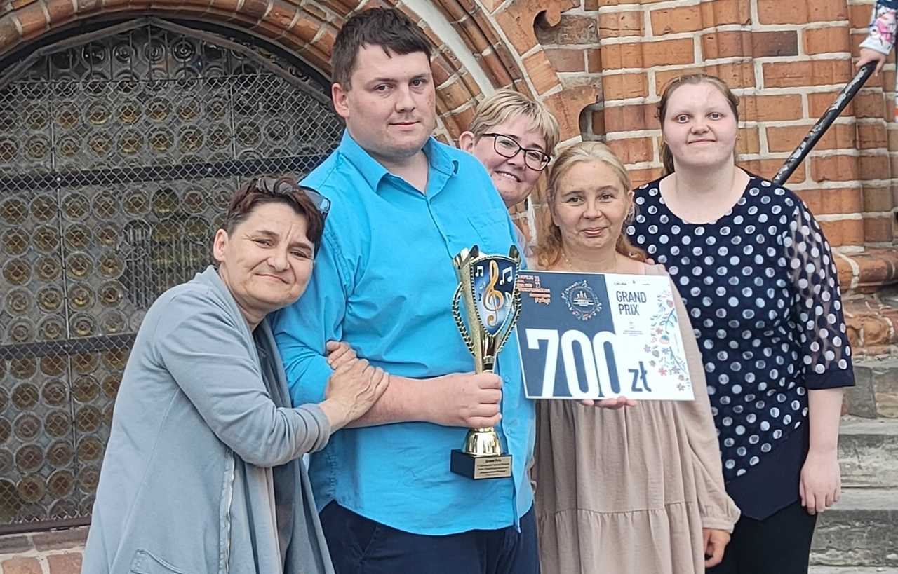 Grand Prix Festiwalu Piosenki Osób z Niepełnosprawnościami dla Damian Targoni z DPS w Opolnicy