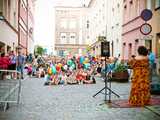 Koncert Emose Uhunmwangho pod Krzywą Wieżą