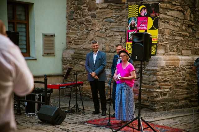 Koncert Emose Uhunmwangho pod Krzywą Wieżą