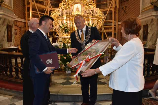 Ksiądz Mirosław Grakowicz i Michał Dworczyk Honorowymi Obywatelami Miasta i Gminy Bardo 