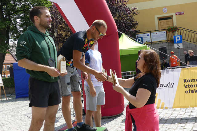  Biegli w deszczu i w słońcu. Kolejna edycja Biegu na Jawornik za nami!