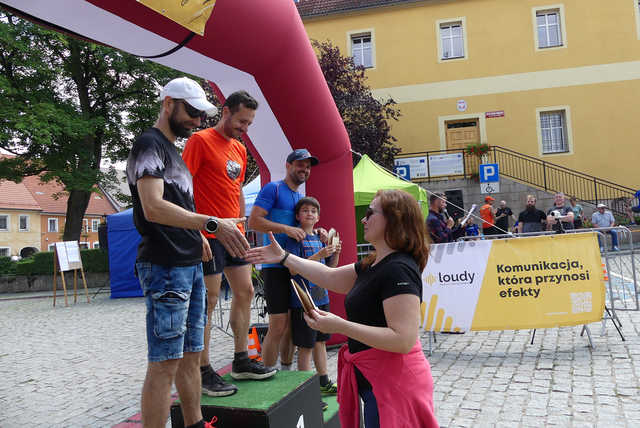  Biegli w deszczu i w słońcu. Kolejna edycja Biegu na Jawornik za nami!