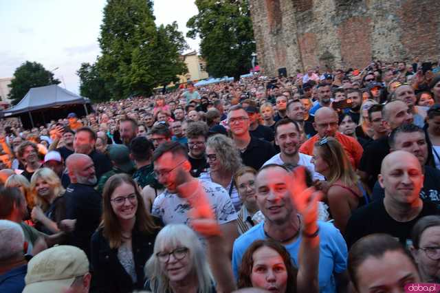 Mocny Nocny Kochanek i rewelacyjny KULT zakończyli Dni i Noce Krzywej Wieży