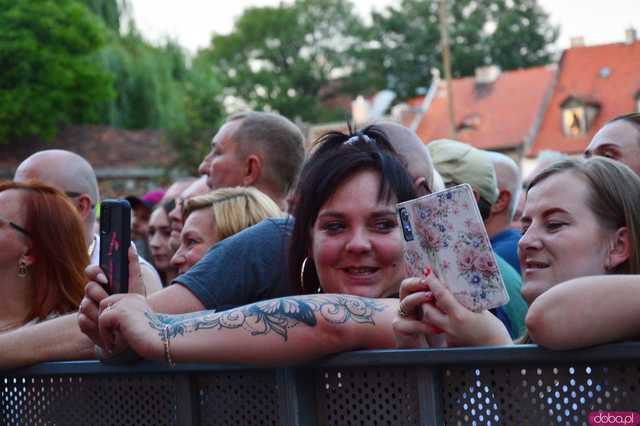 Mocny Nocny Kochanek i rewelacyjny KULT zakończyli Dni i Noce Krzywej Wieży