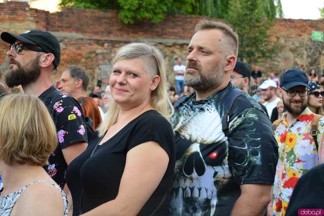 Mocny Nocny Kochanek i rewelacyjny KULT zakończyli Dni i Noce Krzywej Wieży