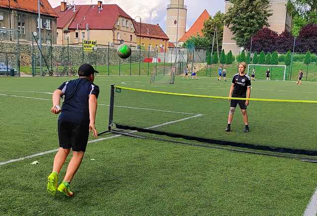 Tydzień z piłką nożną i siatkonogą w Ziębicach