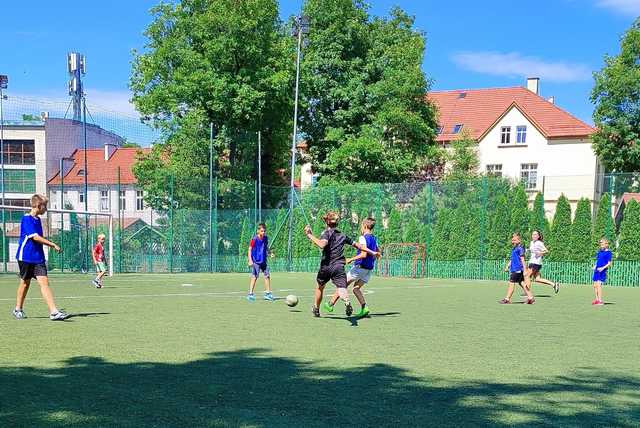 Tydzień z piłką nożną i siatkonogą w Ziębicach