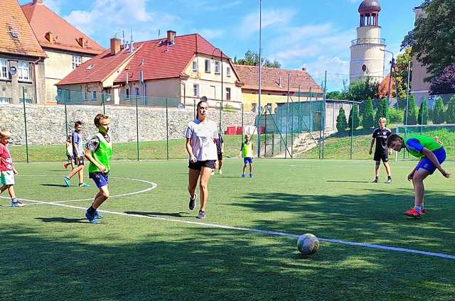 Tydzień z piłką nożną i siatkonogą w Ziębicach