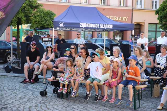 Na ząbkowickim rynku odegrano spektakl Magiczna fasola [FOTO]