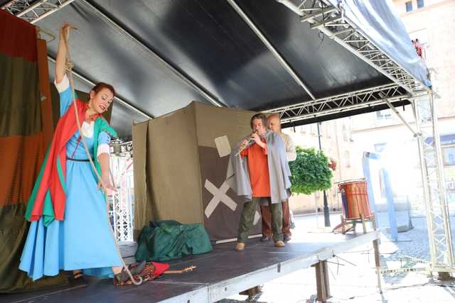 Na ząbkowickim rynku odegrano spektakl Magiczna fasola [FOTO]