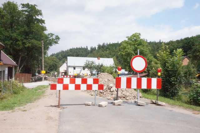 Trwa przebudowa mostu w Laskach [FOTO]