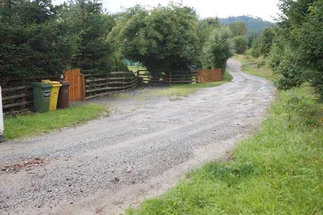 Inwestycje w Laskach: Kontynuacja budowy sieci wodociągowej i modernizacja dróg [FOTO]