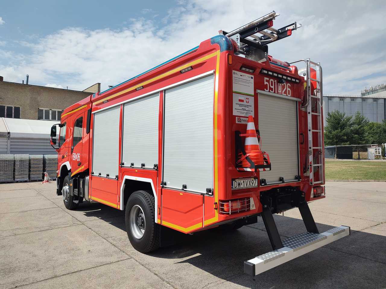 Nowy wóz strażacki rozpoczął służbę w Ząbkowicach Śląskich [FOTO]