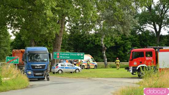 Zderzenie osobówki i samochodu ciężarowego na skrzyżowaniu dk8 i drogi na Przyłęk