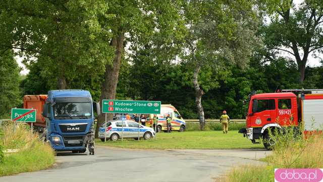 Zderzenie osobówki i samochodu ciężarowego na skrzyżowaniu dk8 i drogi na Przyłęk