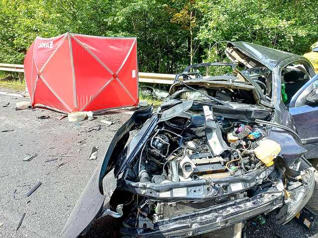 [AKTUALIZACJA: Znamy przyczyny wypadku] Tragiczny wypadek na DK8. Dwie osoby zginęły na miejscu [FOTO, WIDEO]